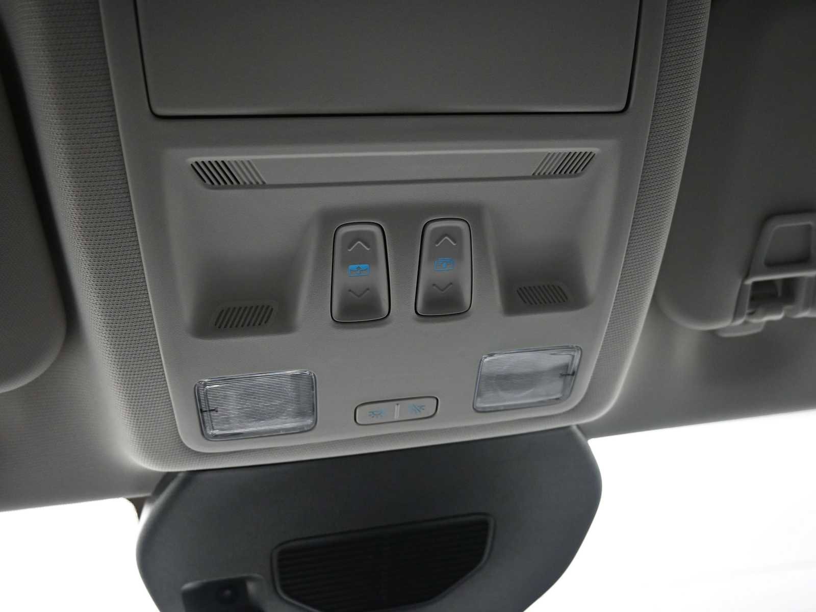 Used 2025 Ford Escape SE w/ PHEV Premium Package image 24