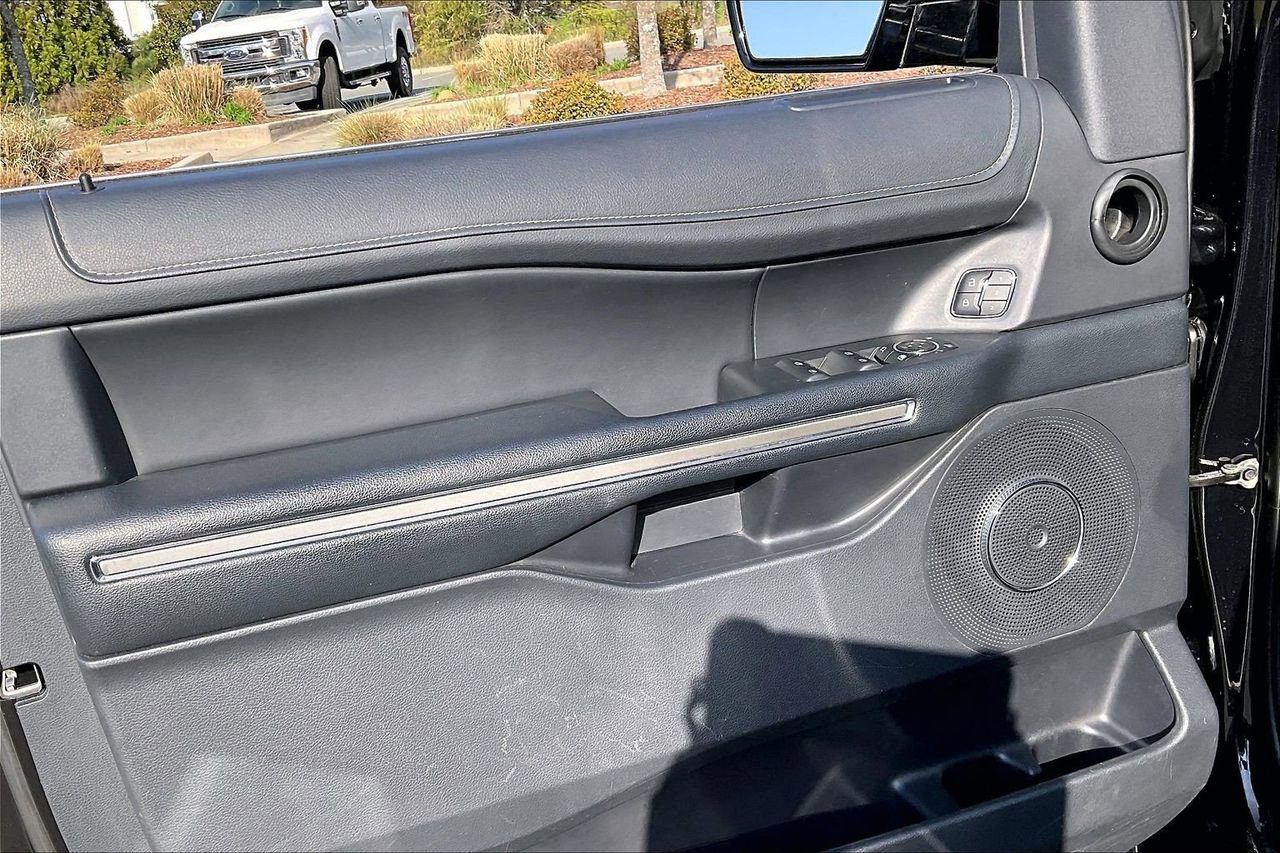Used 2024 Ford Expedition Max XLT image 28