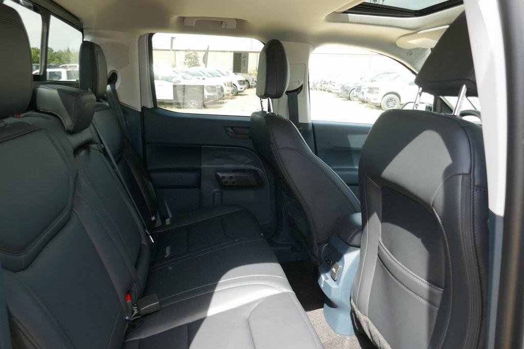 New 2025 Ford Maverick Lariat w/ Black Appearance Package image 12