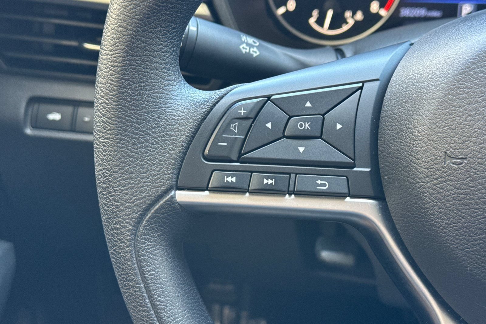 Certified 2025 Nissan Altima 2.5 SV FWD image 26