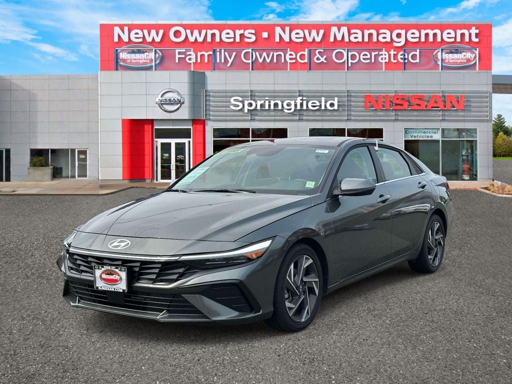 Used 2025 Hyundai Elantra Limited w/ Cargo Package FWD image 2