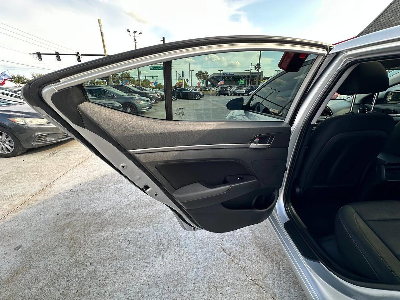 Used 2018 Hyundai Elantra Value Edition FWD image 11