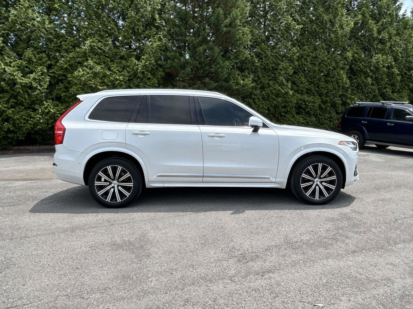 Certified 2023 Volvo XC90 B6 Plus AWD/4WD image 2