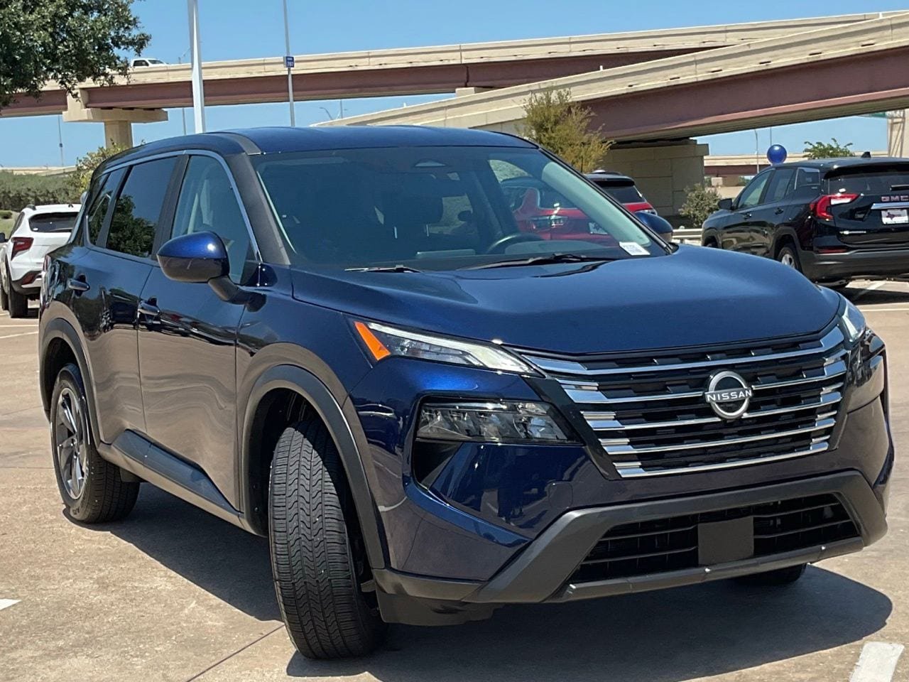 Used 2025 Nissan Rogue SV FWD image 3