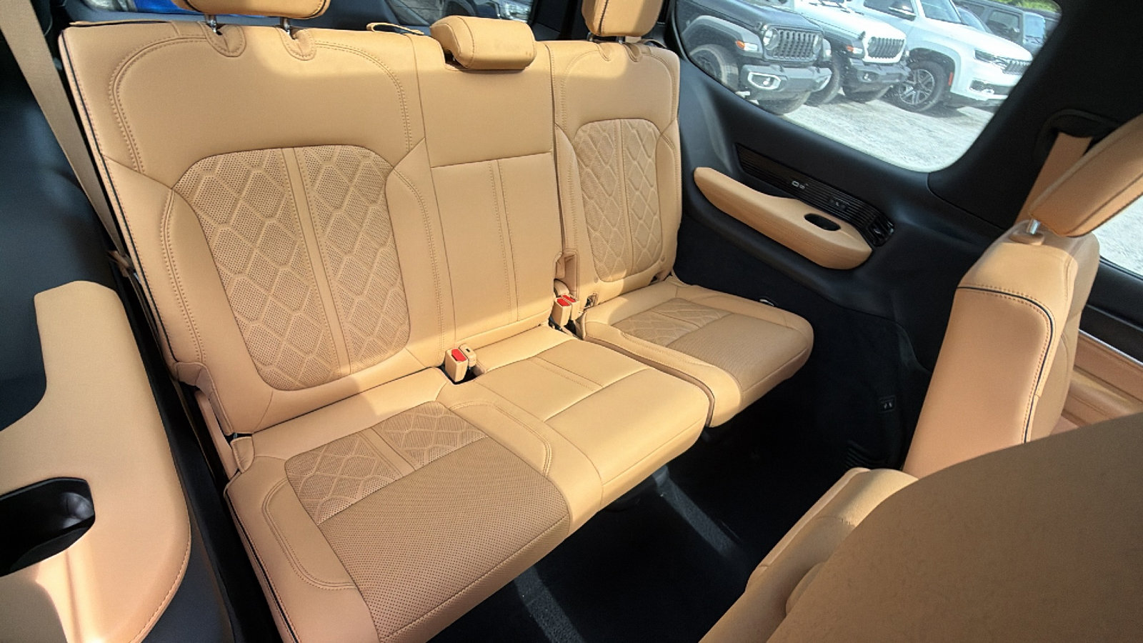 Used 2025 Jeep Grand Wagoneer Series III w/ Rear Seat Video Group 1 AWD/4WD image 23