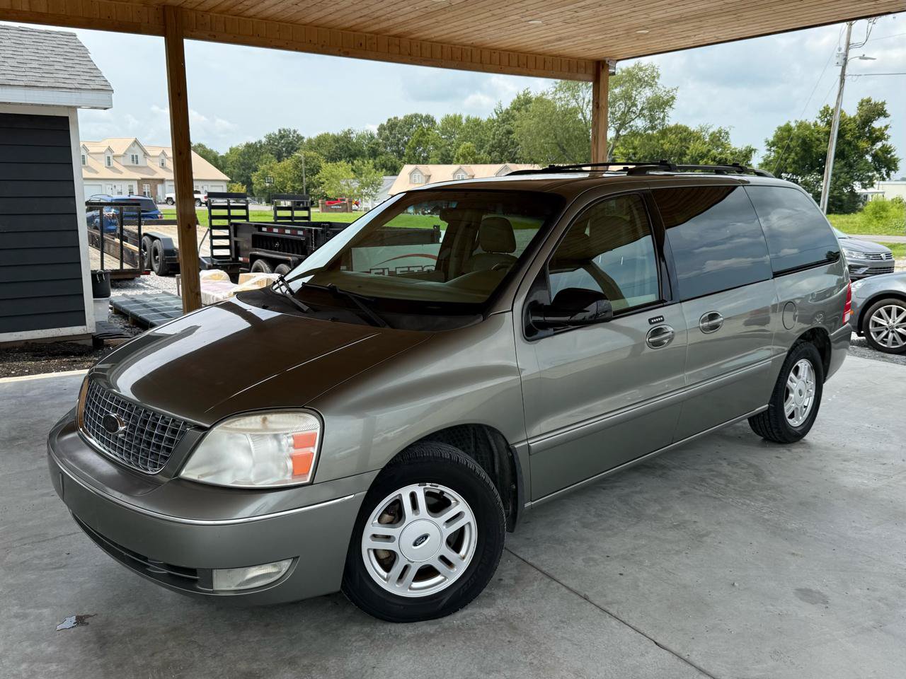 Used 2005 Ford Freestar SEL FWD image 2