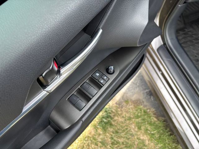 Used 2024 Toyota Camry SE image 11