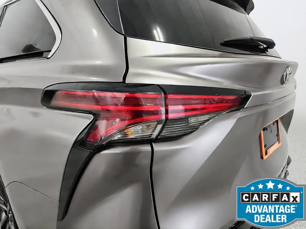Used 2022 Toyota Sienna XSE FWD image 37