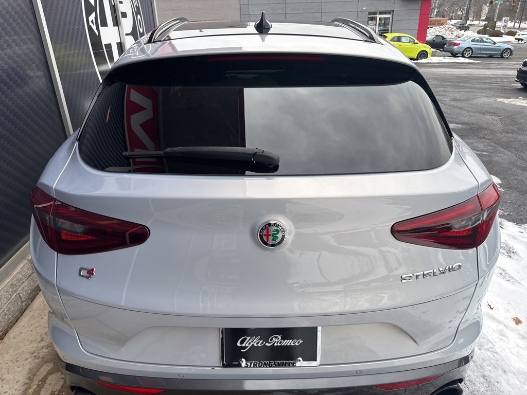 Used 2023 Alfa Romeo Stelvio Ti image 11