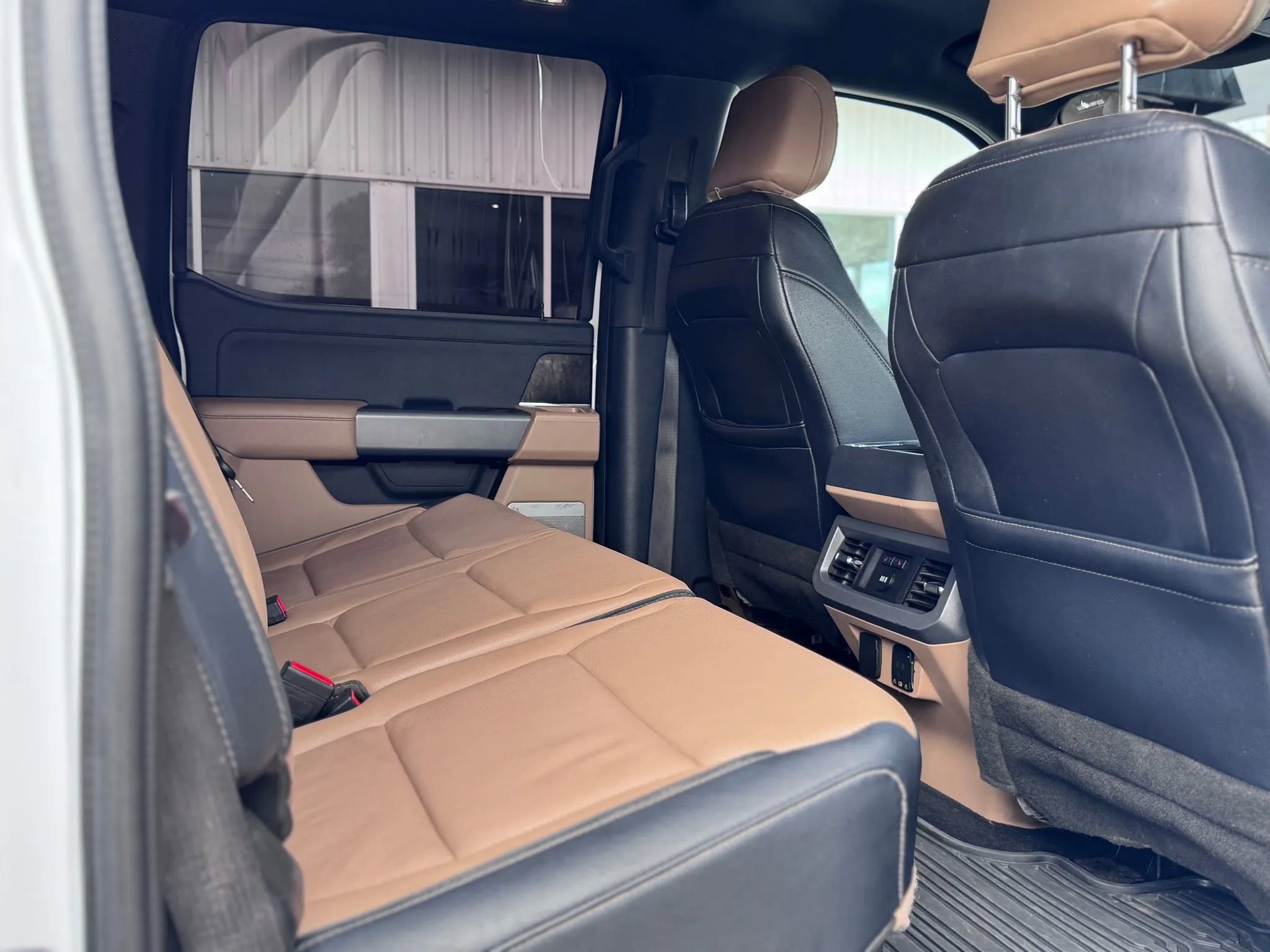 Used 2023 Ford F250 Lariat w/ Chrome Package image 40