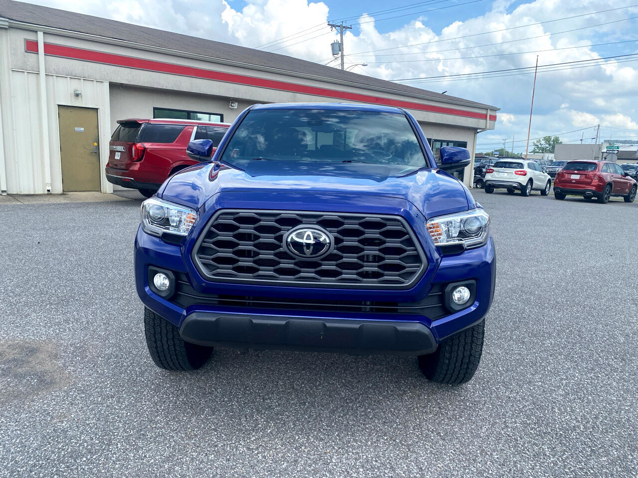 Used 2022 Toyota Tacoma TRD Off-Road image 2