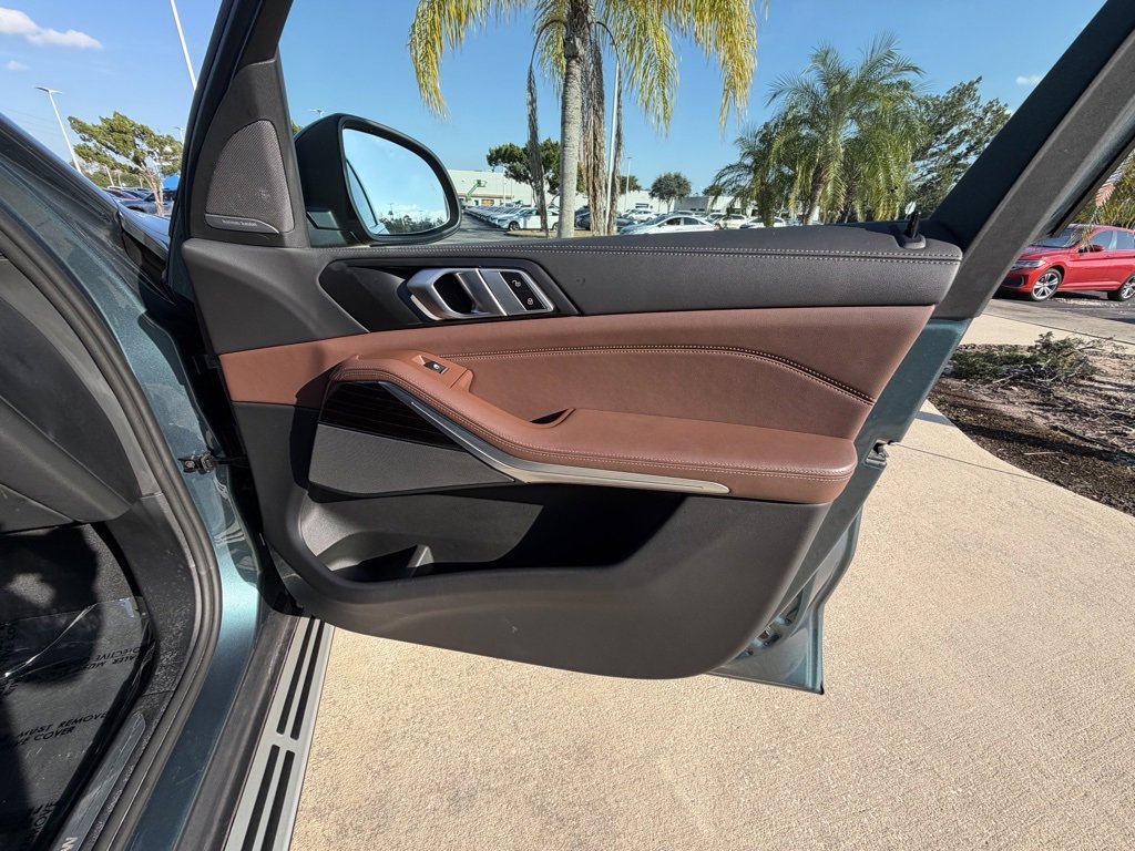 Used 2025 BMW X5 xDrive50e image 36