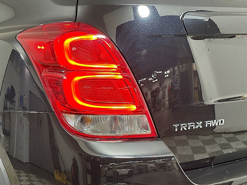 Used 2022 Chevrolet Trax LT w/ Midnight Edition image 31