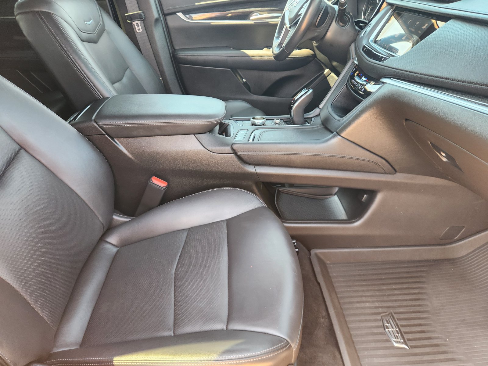 Used 2022 Cadillac XT5 Premium Luxury w/ LPO, Floor Liner Package AWD/4WD image 14