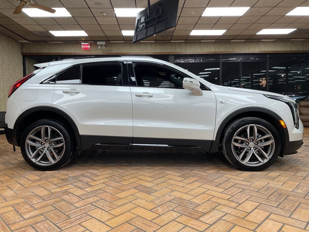 Used 2023 Cadillac XT4 Sport w/ Cold Weather Package AWD/4WD image 8