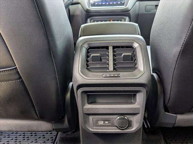 Used 2023 Volkswagen Tiguan SE R-Line image 17