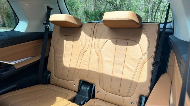 Used 2022 BMW X7 xDrive40i w/ M Sport Package AWD/4WD image 24