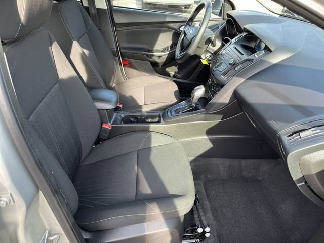 Used 2016 Ford Focus SE FWD image 25