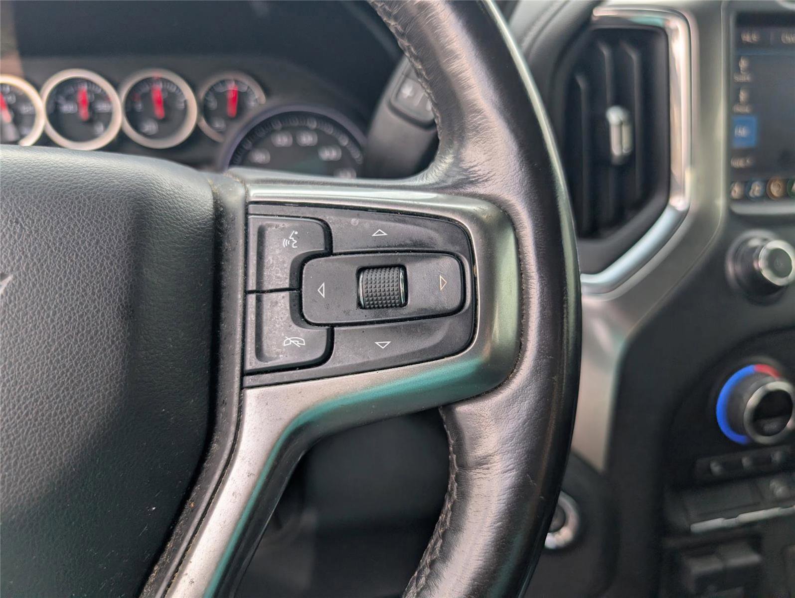 Used 2020 Chevrolet Silverado 2500 LTZ w/ LTZ Convenience Package image 27