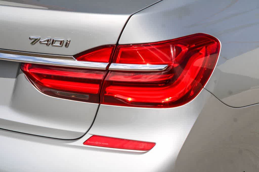 Used 2016 BMW 740i RWD image 7