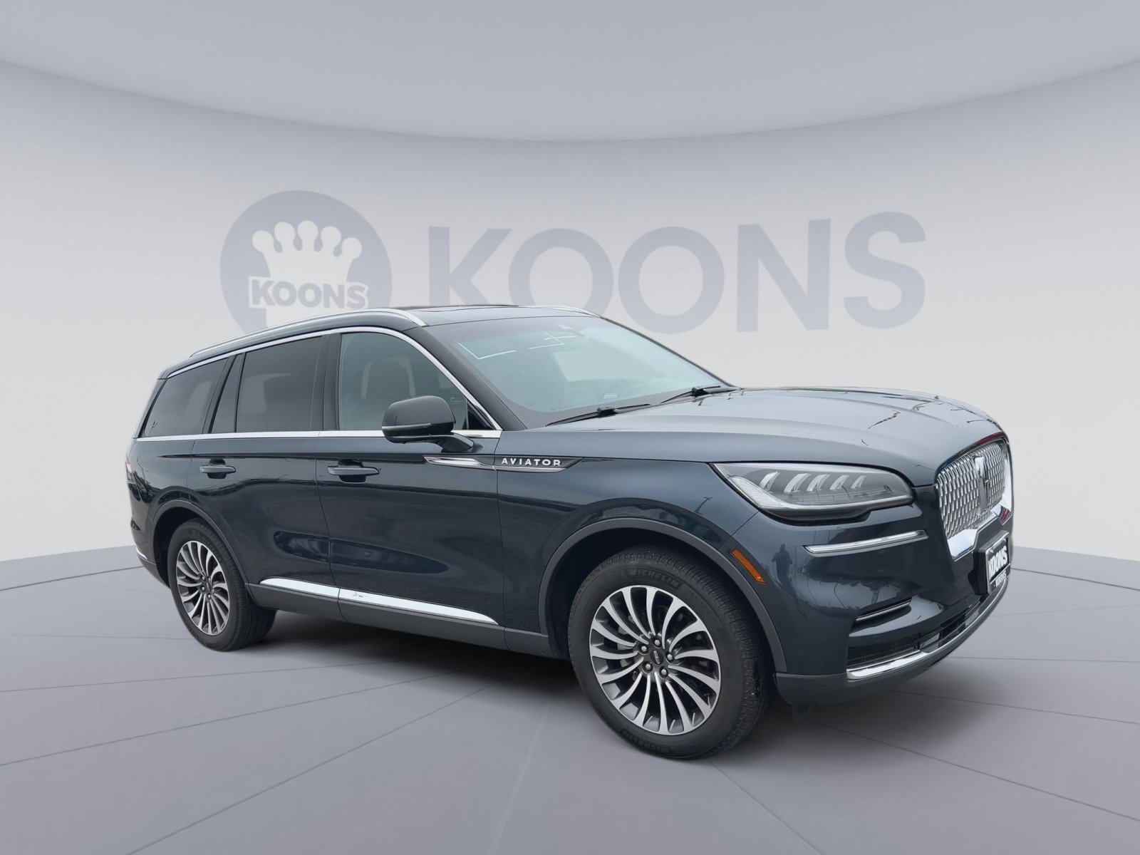 Used 2023 Lincoln Aviator Reserve w/ Elements Package Plus AWD/4WD image 2