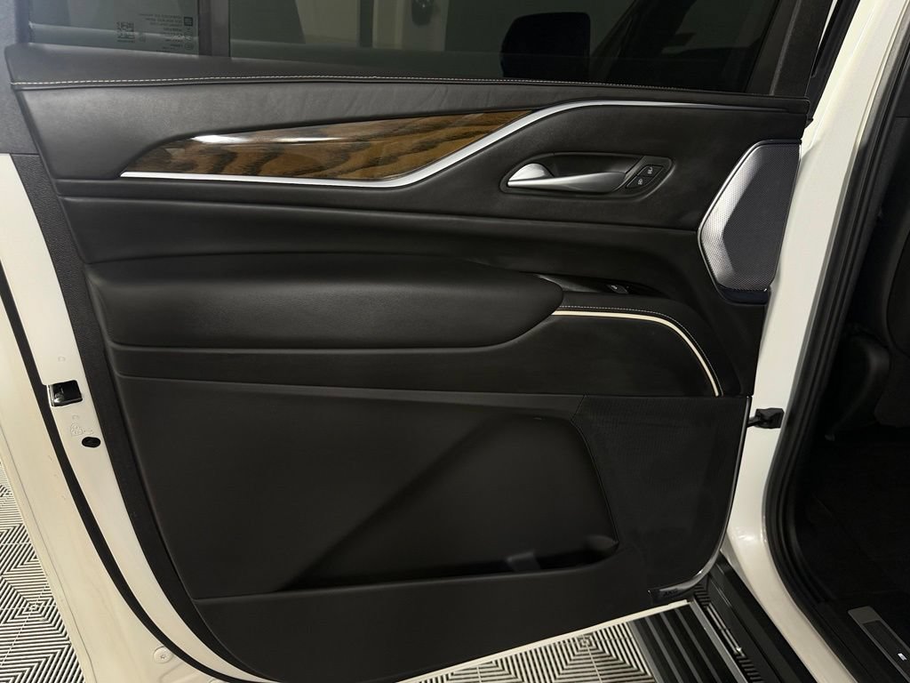 Used 2024 Cadillac Escalade ESV Sport Platinum w/ LPO, ONYX Package AWD/4WD image 26