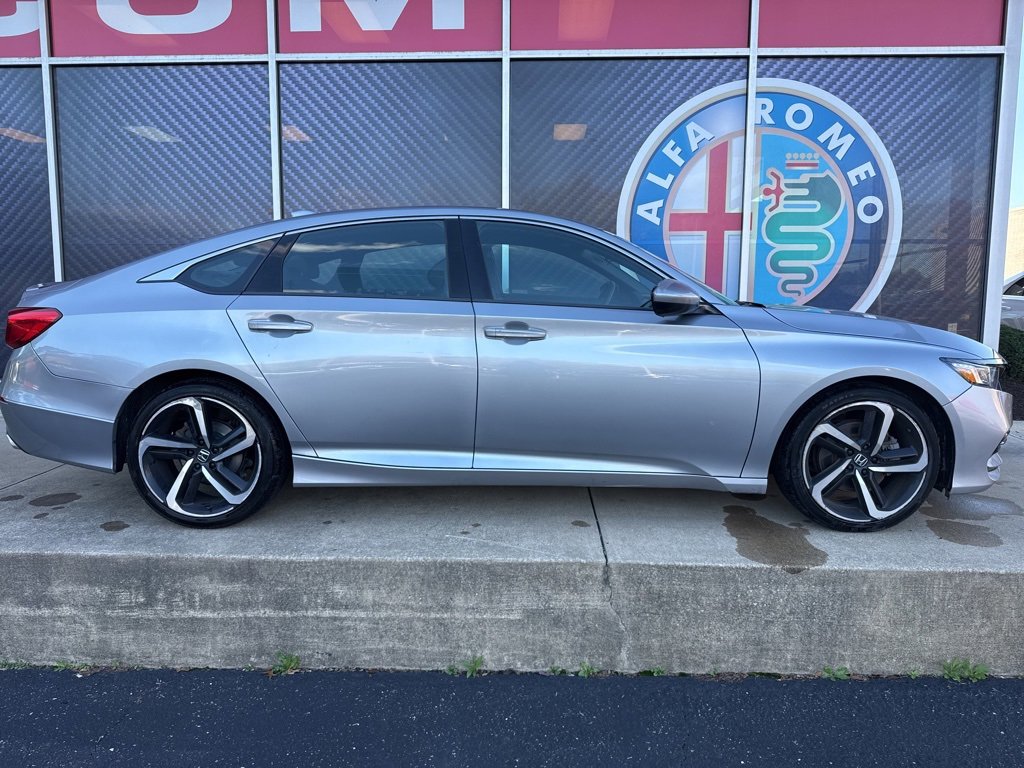 Used 2019 Honda Accord Sport image 2