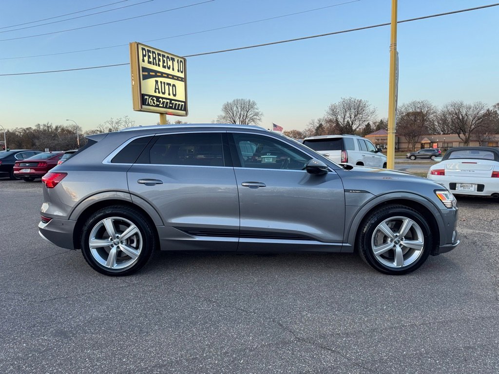 Used 2019 Audi e-tron Premium Plus image 3