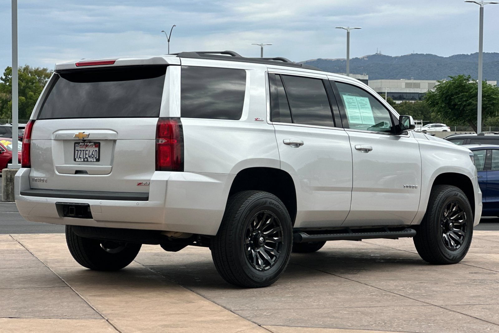 Used 2017 Chevrolet Tahoe LT w/ Luxury Package AWD/4WD image 4