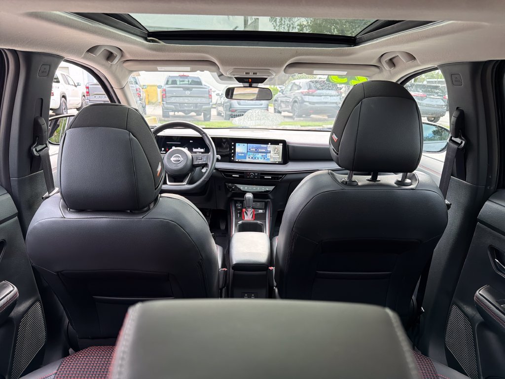 Used 2025 Nissan Kicks SR w/ SR Premium Package FWD image 34
