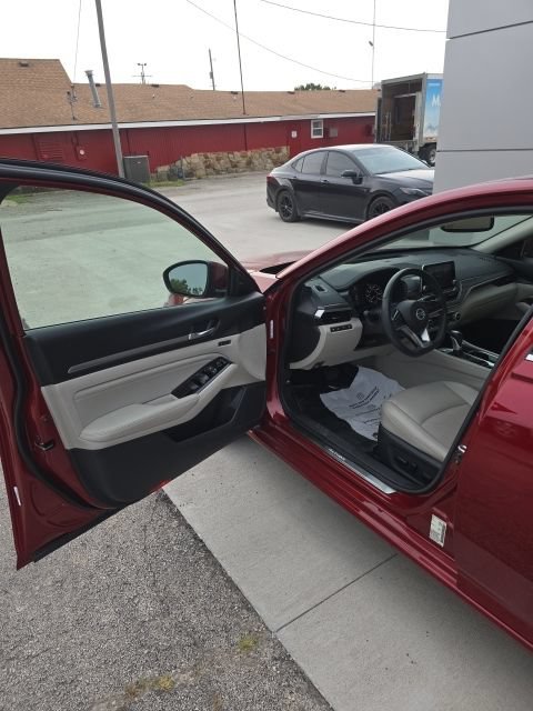 Used 2021 Nissan Altima 2.5 Platinum AWD/4WD image 10