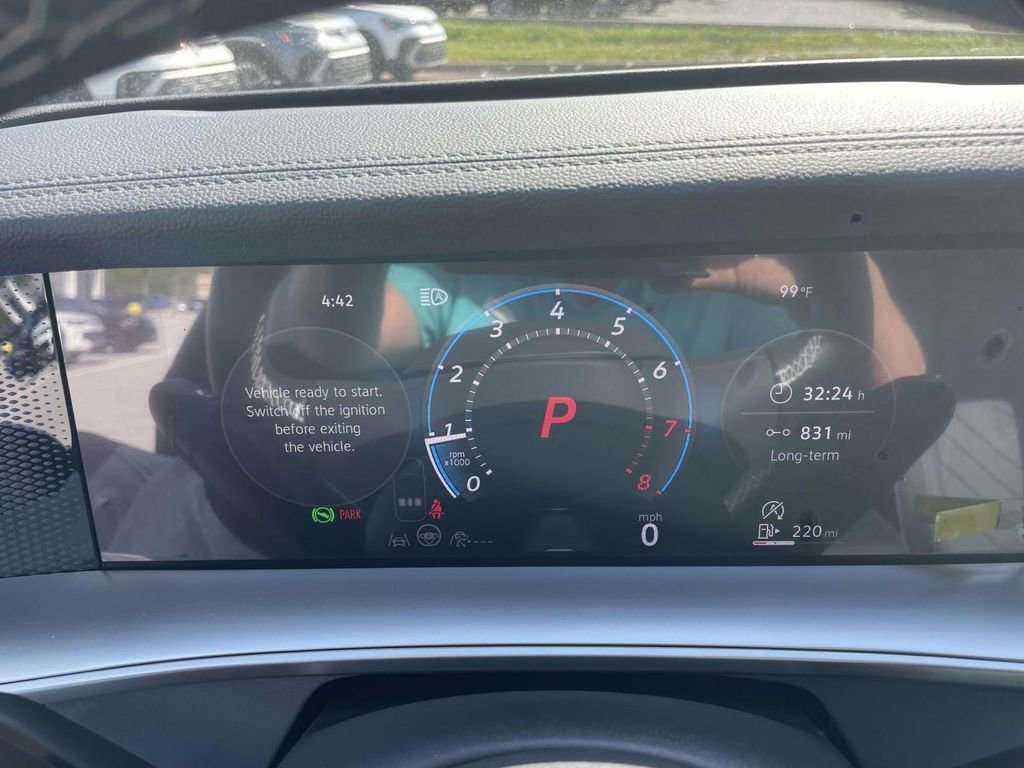 Certified 2025 Volkswagen Tiguan SE FWD image 18