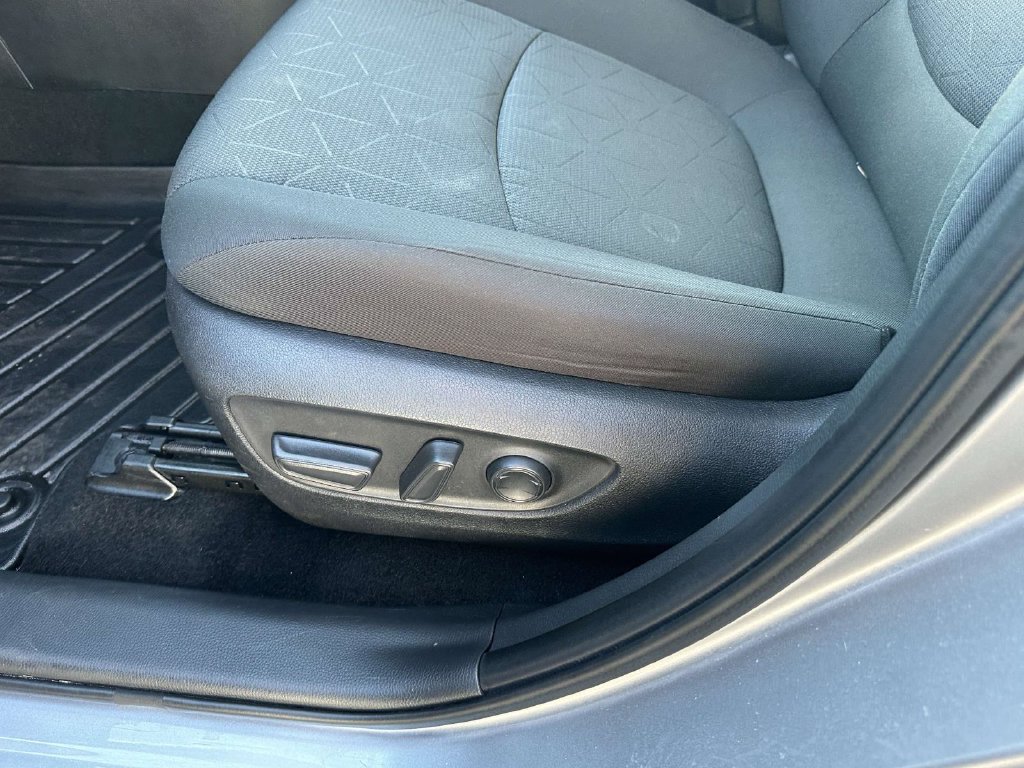Used 2024 Toyota RAV4 XLE FWD image 20