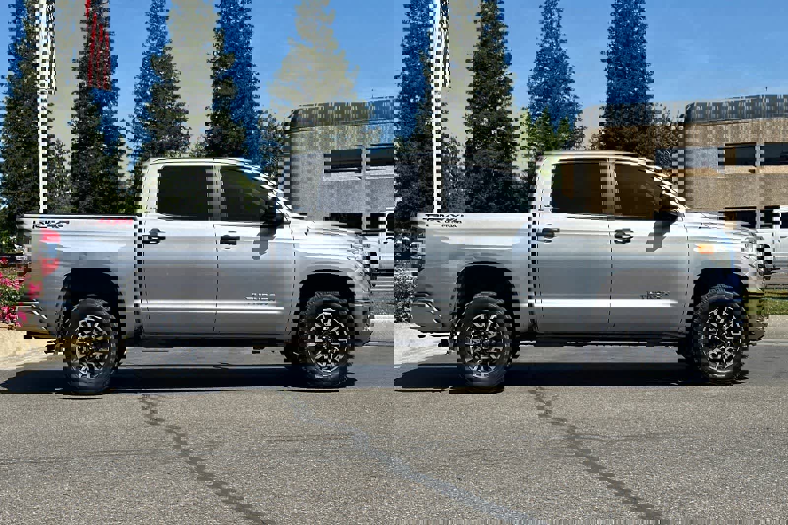 Used 2014 Toyota Tundra SR5 w/ TRD Off Road Package image 9