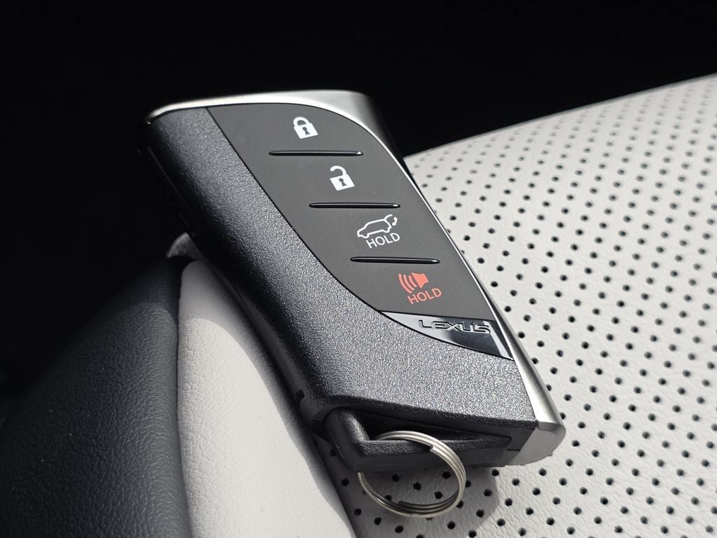 New 2026 Lexus TX 500h AWD image 32