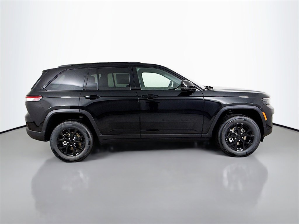 New 2025 Jeep Grand Cherokee Altitude image 8