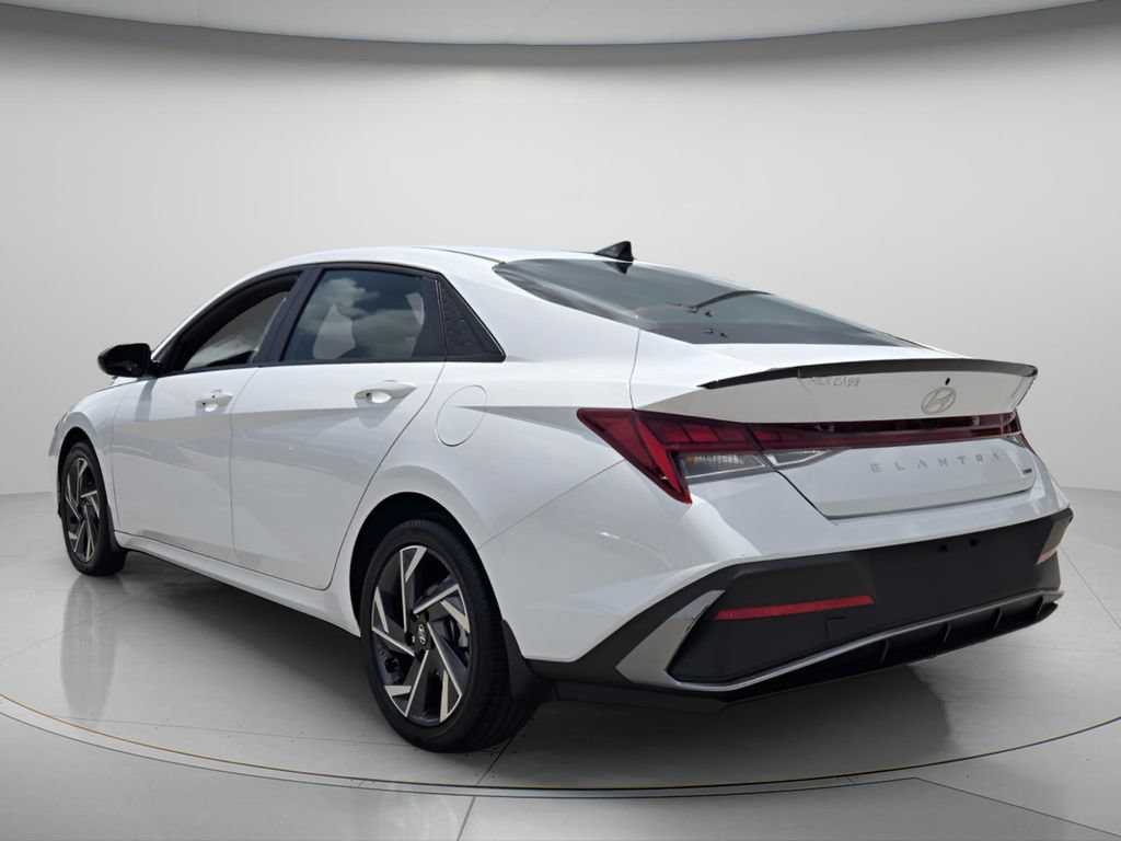 Certified 2025 Hyundai Elantra SEL w/ Cargo Package FWD image 7