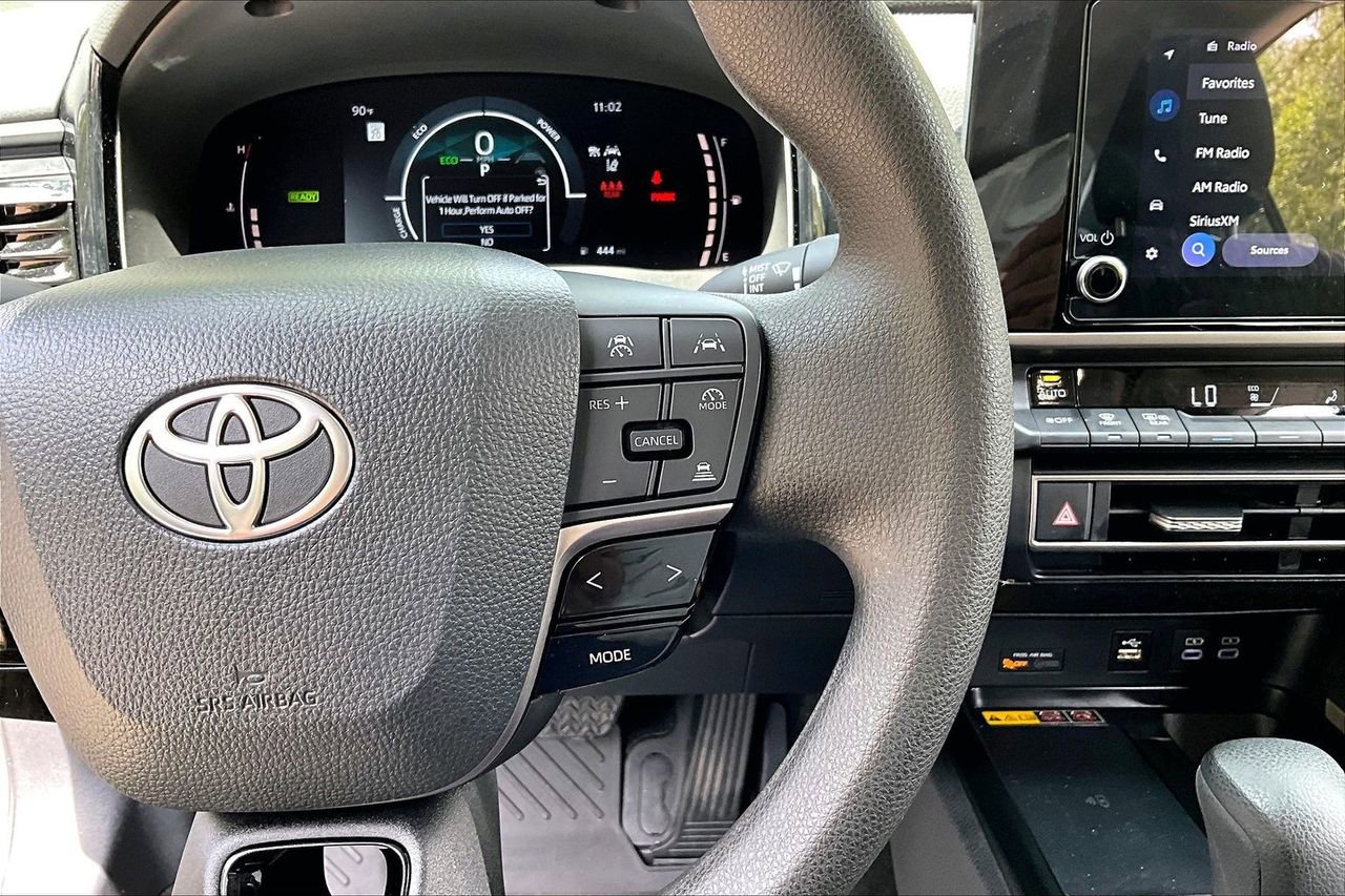 Used 2025 Toyota Camry LE FWD image 11