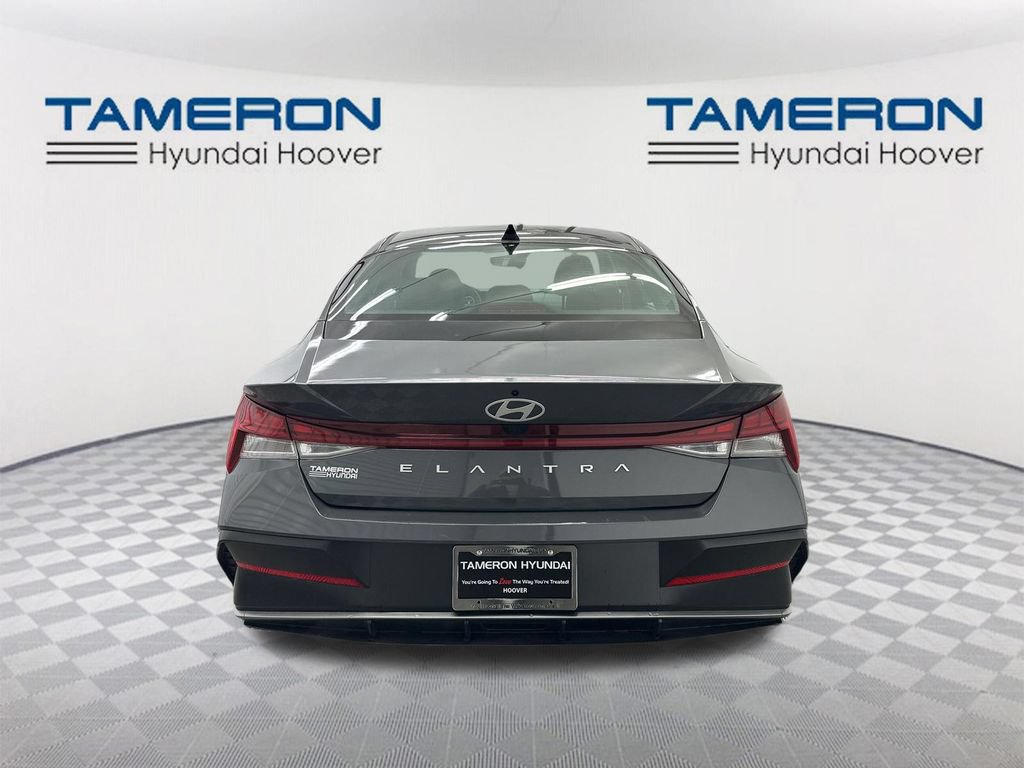 Used 2025 Hyundai Elantra SEL FWD image 4