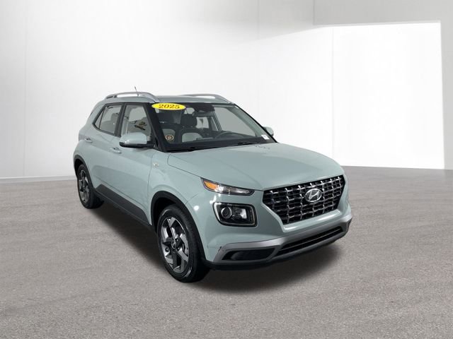 Used 2025 Hyundai Venue SEL FWD image 11
