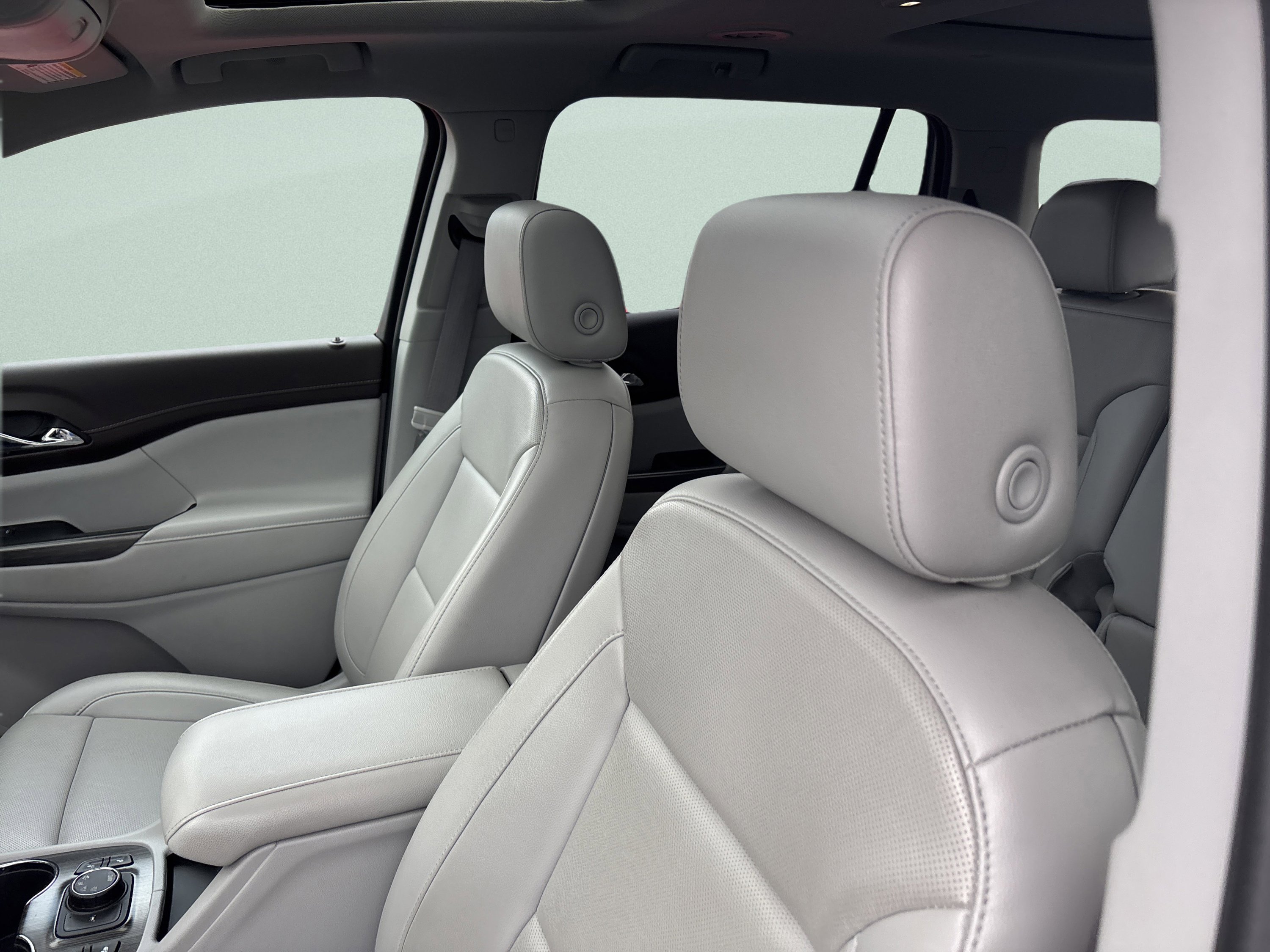 Used 2023 GMC Acadia SLT image 31