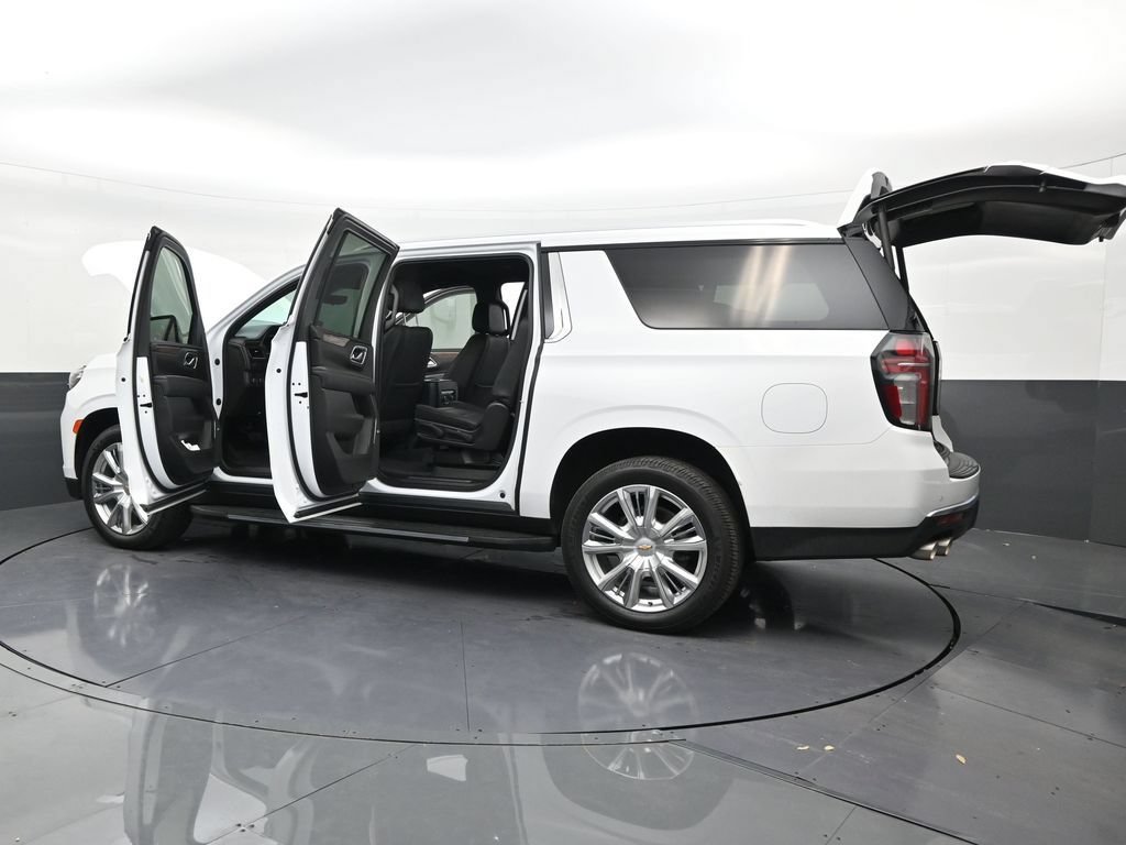 Used 2022 Chevrolet Suburban High Country RWD image 32