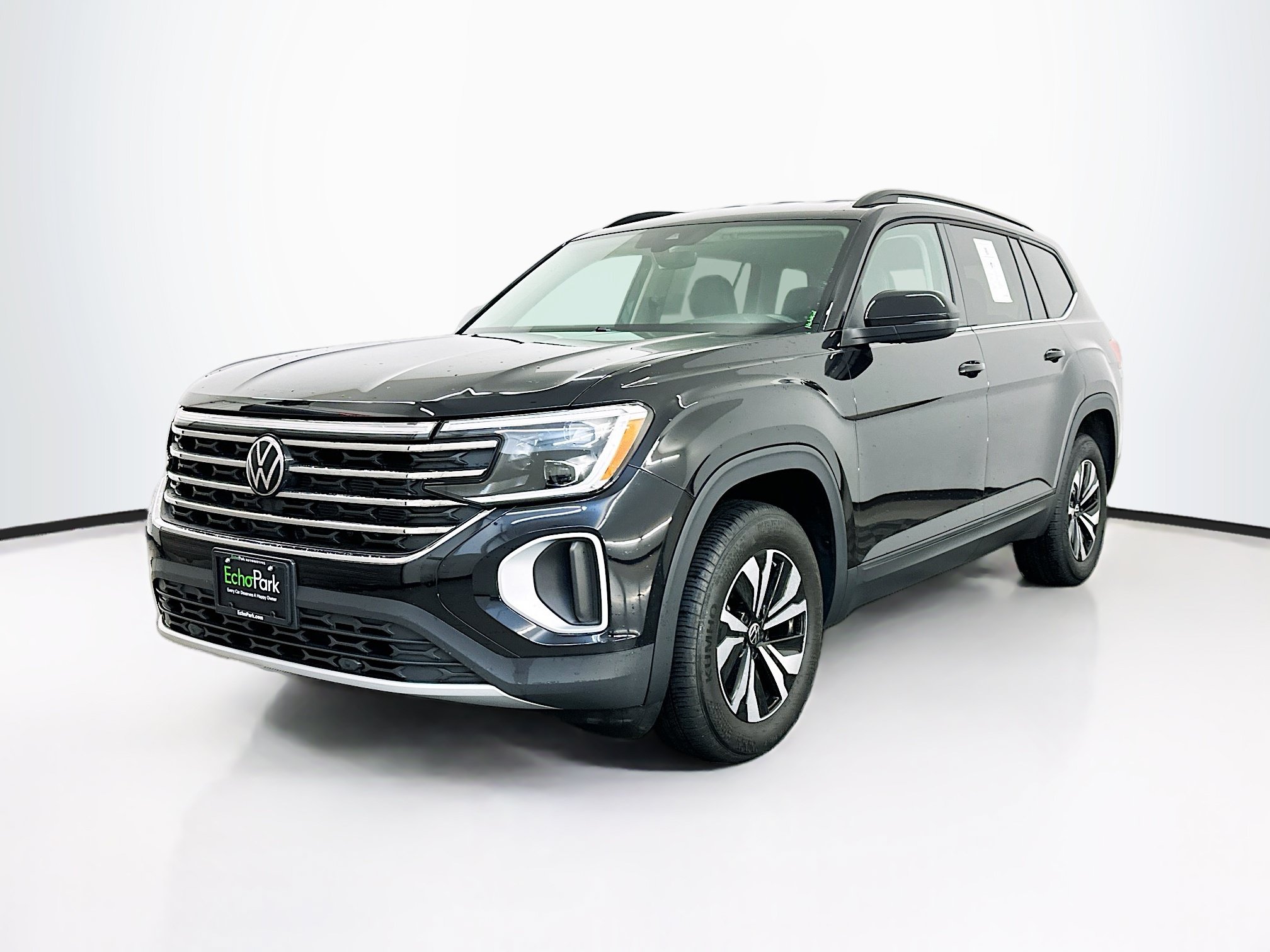 Used 2024 Volkswagen Atlas SE AWD/4WD image 3