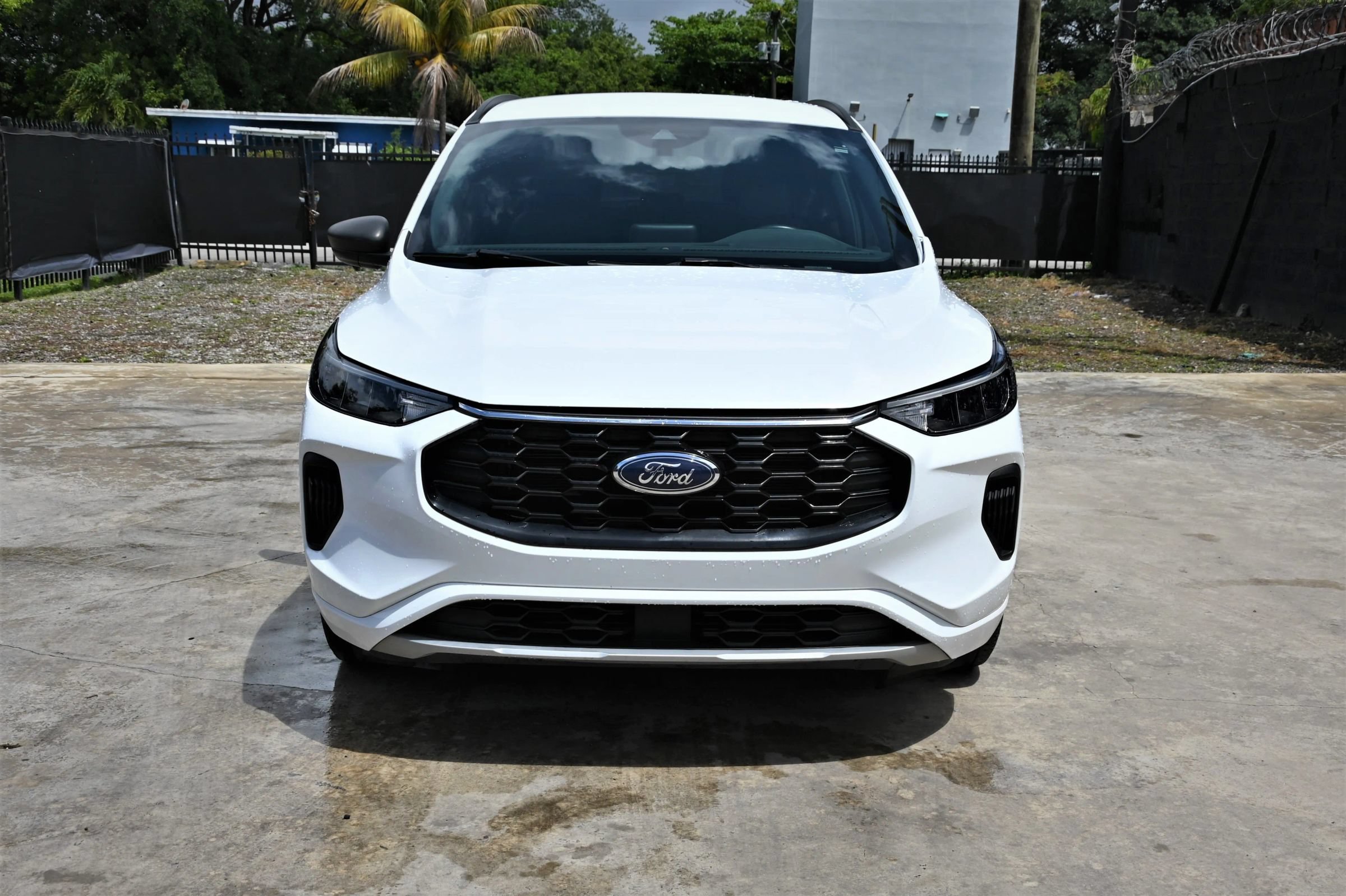 Used 2023 Ford Escape ST-Line w/ Cold Weather Package FWD image 2