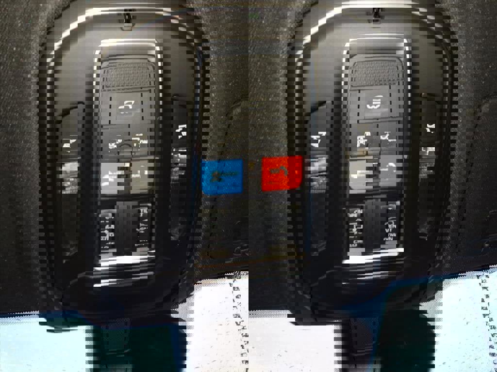 New 2025 Jeep Grand Cherokee Laredo X w/ Luxury Tech Group I image 13