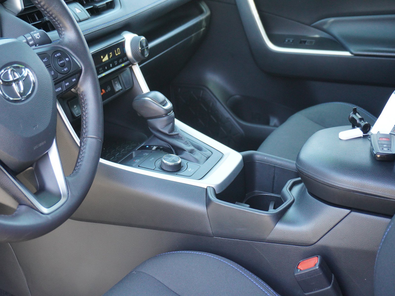 Used 2022 Toyota RAV4 SE w/ Convenience Package AWD/4WD image 22