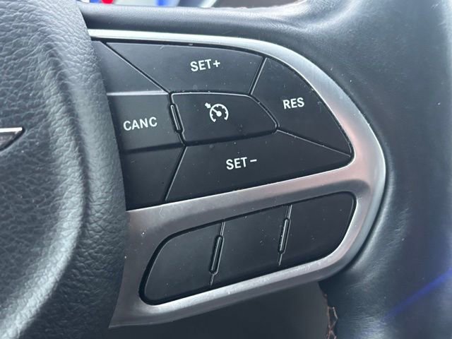 Used 2018 Chrysler Pacifica Touring-L Plus image 18