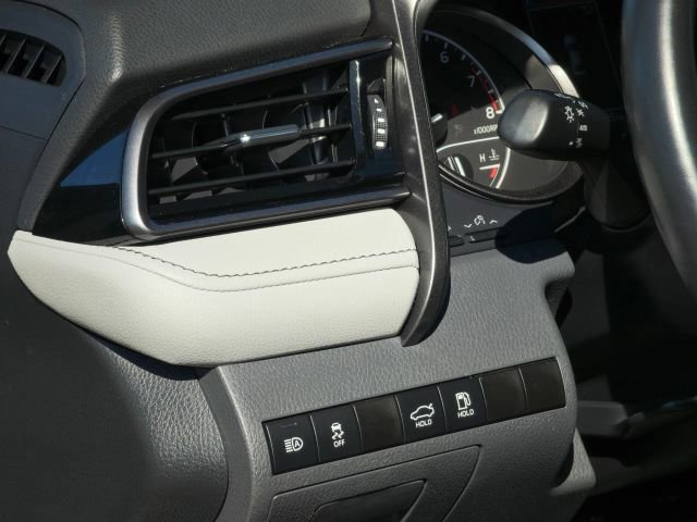 Used 2022 Toyota Camry SE FWD image 18