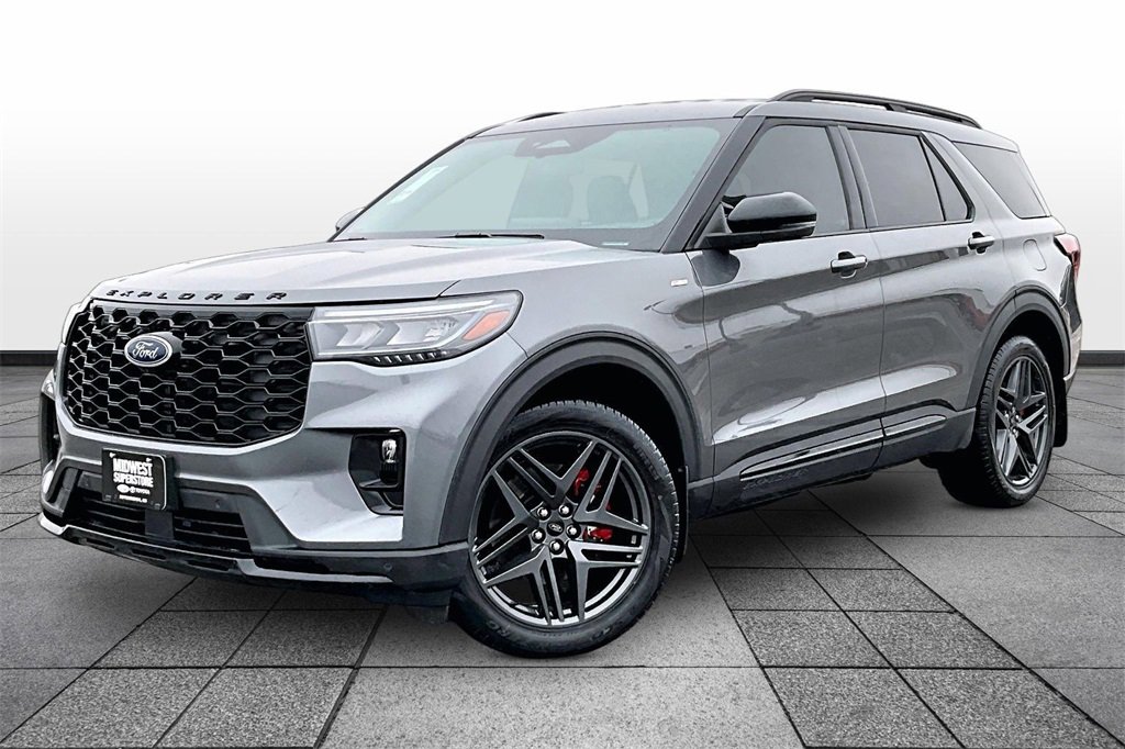 Used 2025 Ford Explorer ST-Line w/ ST-Line Street Pack image 1