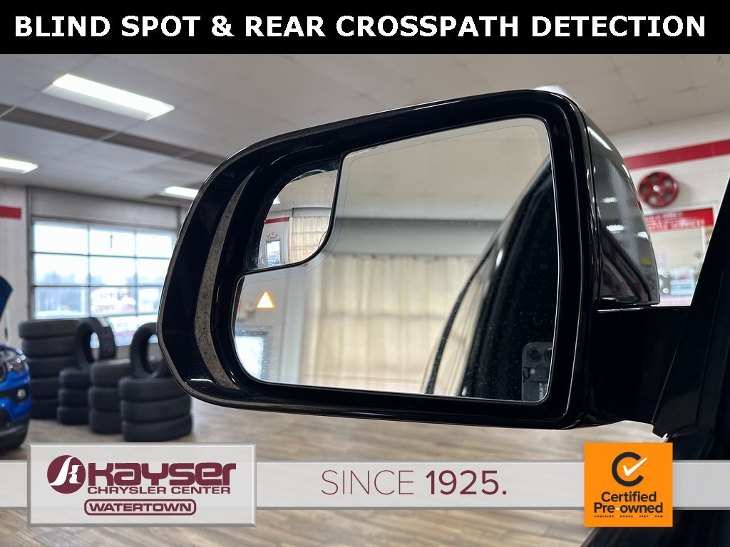 Certified 2024 Jeep Wagoneer L Series II w/ Flexible Seating Group image 8